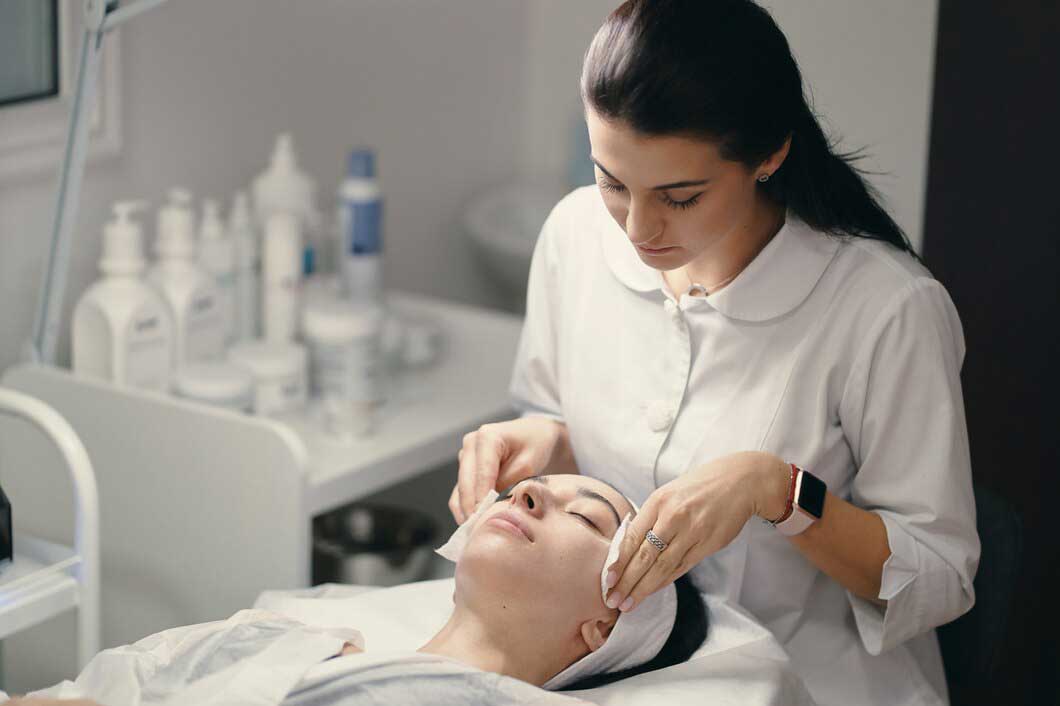 Online dermatologist-2